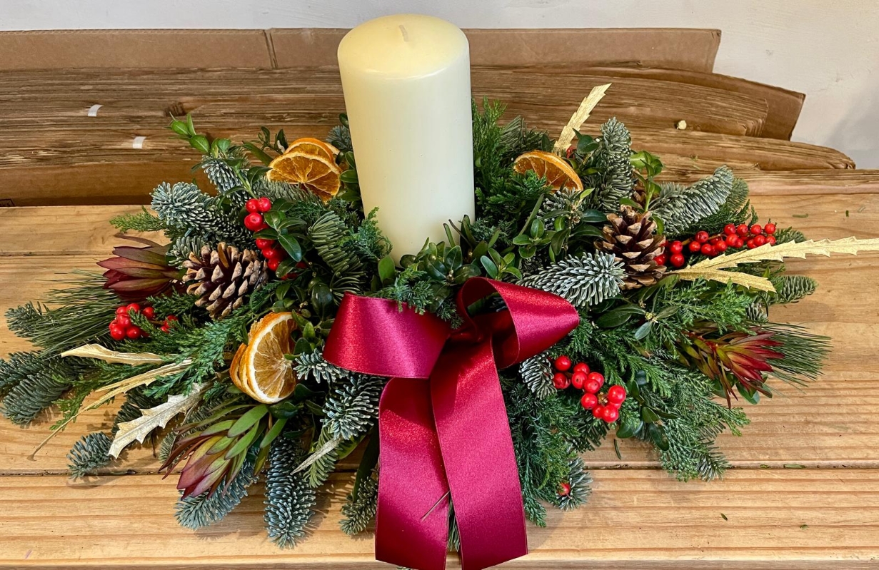 Quintessential Christmas Fresh Table Decoration