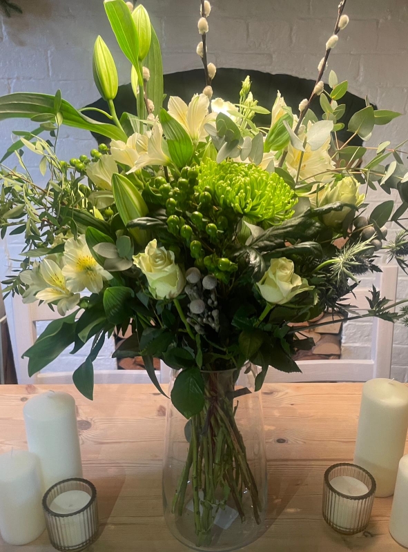 White Frost Handtied (Vase not included)